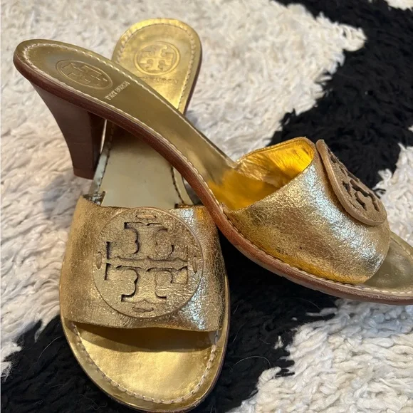 Tory Burch Reva Logo Gold Heeled Sandals Size 8.5 - Picture 1 of 6